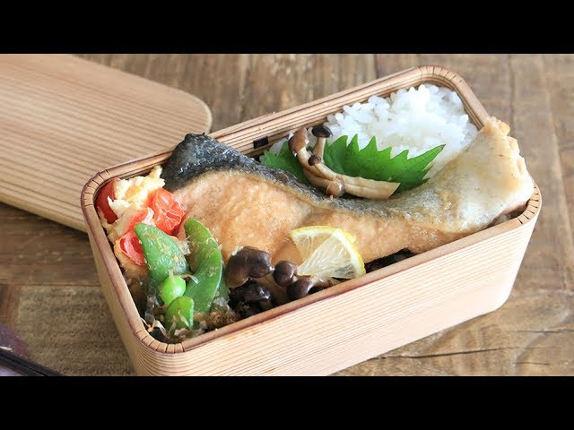 【お弁当作り】香ばしさが食欲そそる！たった３品の秋鮭弁当bento＃537