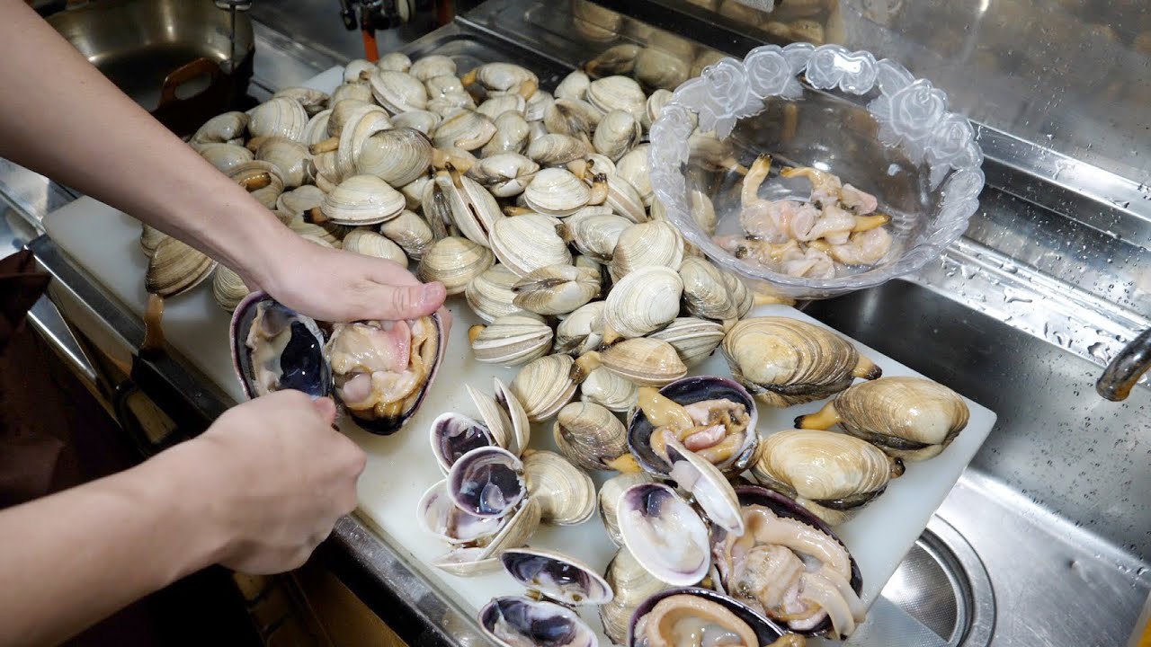 大量の『ラッコの餌』となる巨大なアサリをひたすらさばいて、おいしく料理にする！