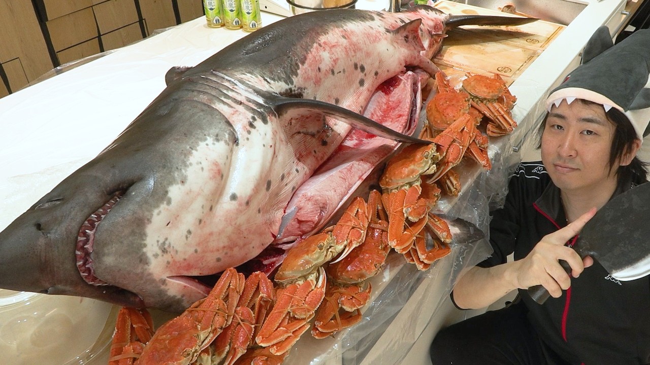 巨大ザメと大量のカニで作るまさかの料理とは！？