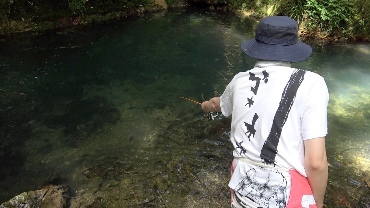 山奥に生息するサーモンを釣って、初めて燻製に挑戦してみた！