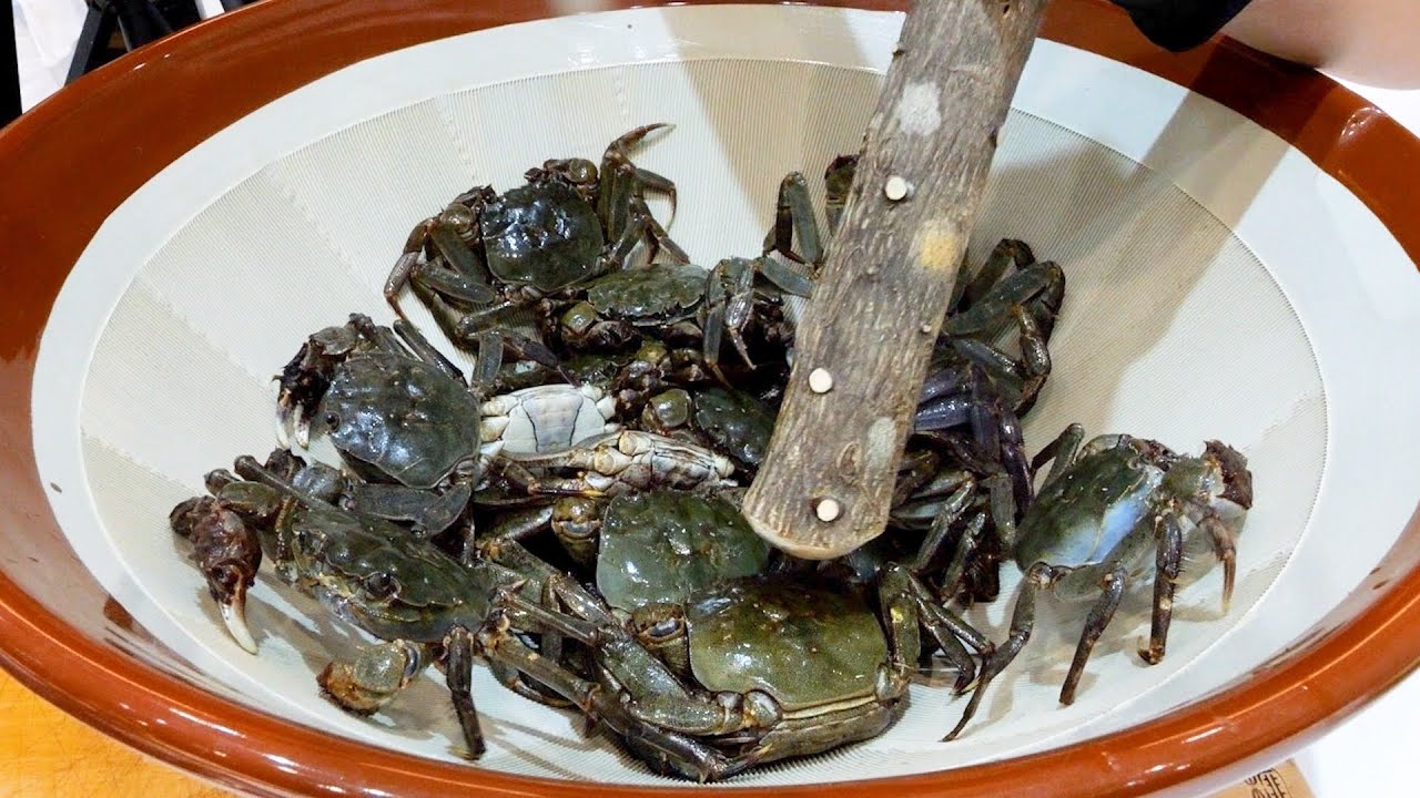 大量のモクズガニをすり潰す料理がすごすぎる！【リベンジ】