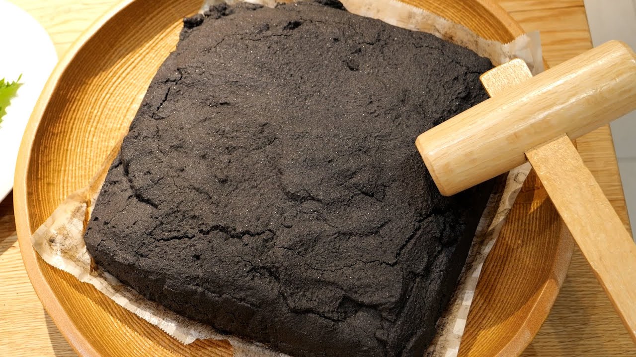 【なんじゃこりゃ】この真っ黒の塊の中にすごい魚入ってます。